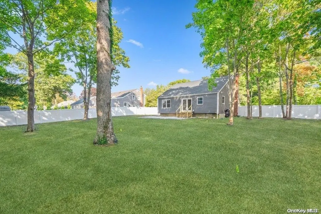68 Van Bomel Boulevard Oakdale NY 11769