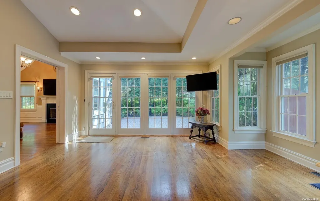 246 Park Avenue Manhasset NY 11030