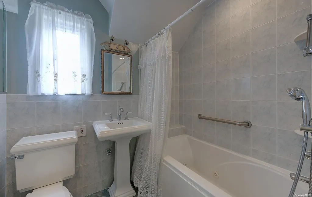 246 Park Avenue Manhasset NY 11030