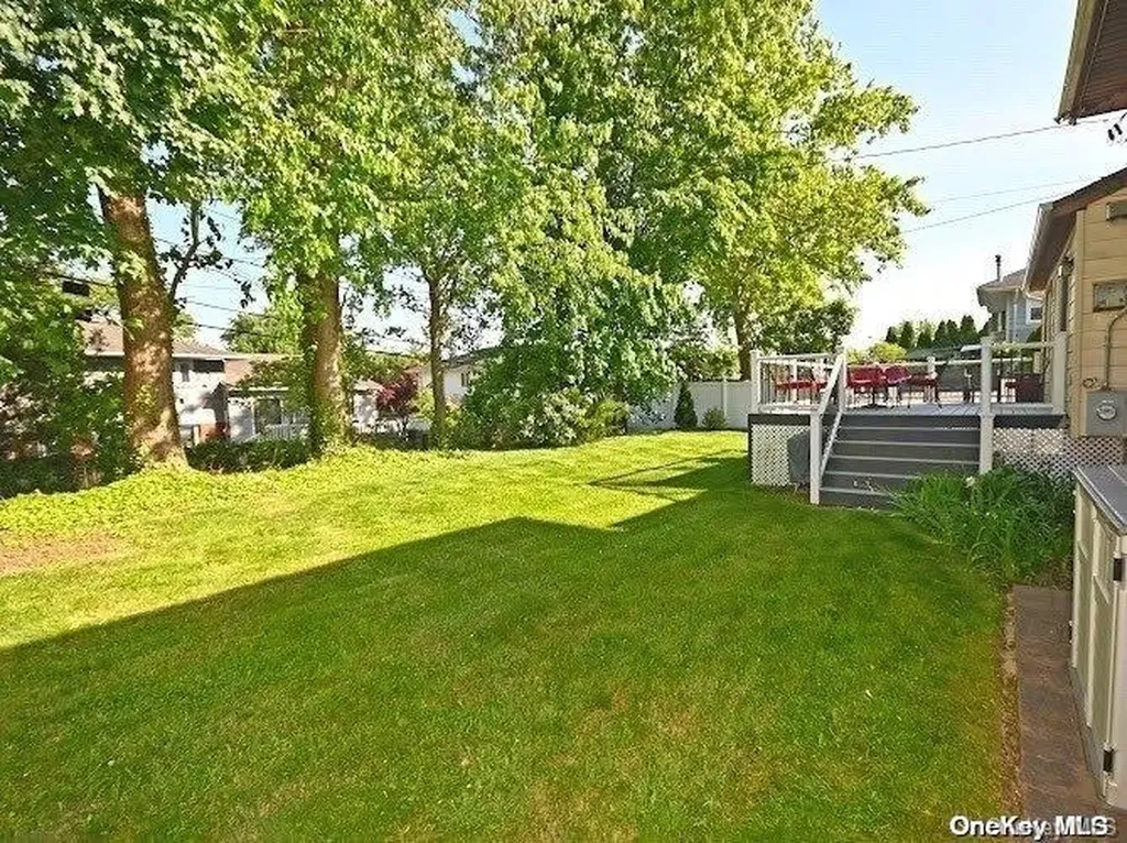10 John Drive Old Bethpage NY 11804