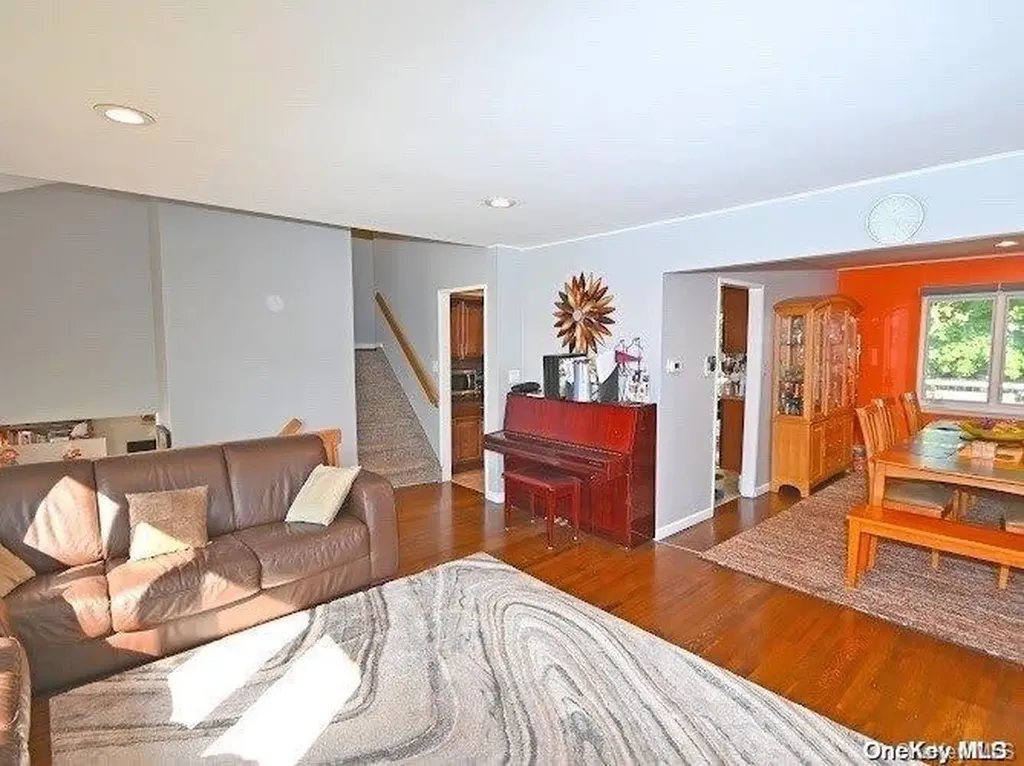 10 John Drive Old Bethpage NY 11804