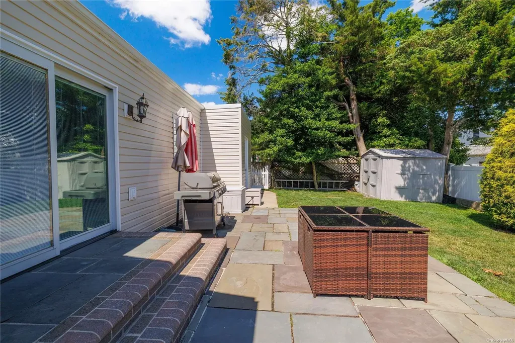 190 E Rockaway Road Hewlett NY 11557
