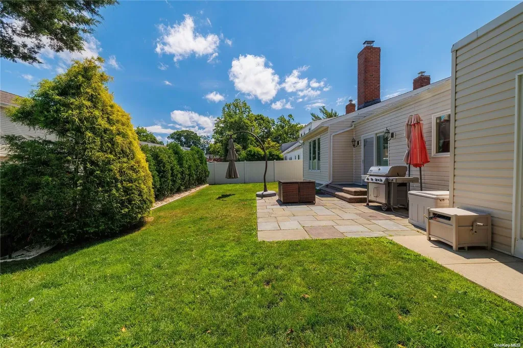 190 E Rockaway Road Hewlett NY 11557