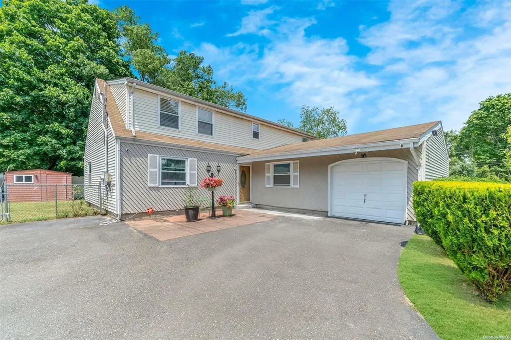 473 Ralph Avenue Central Islip NY 11722