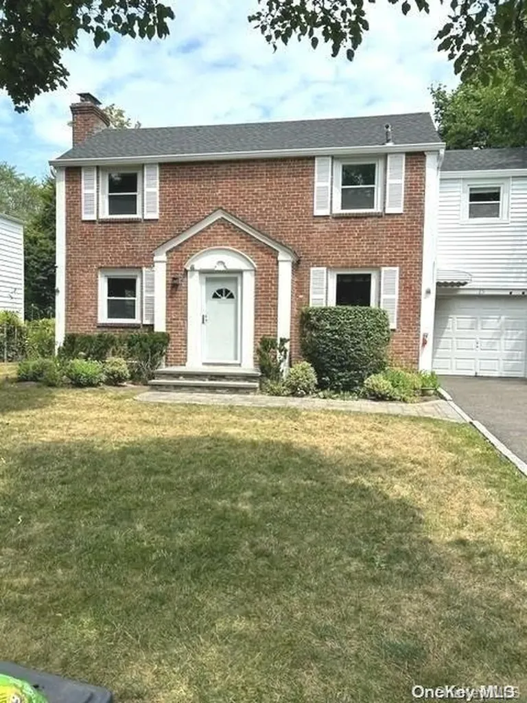 25 Park Circle Great Neck NY 11024