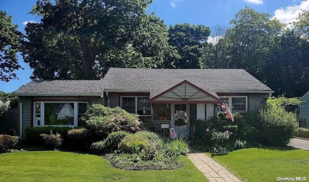 1405 Lombardy Boulevard Bay Shore NY 11706