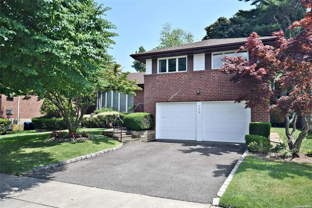118 Northern Parkway W Plainview NY 11803