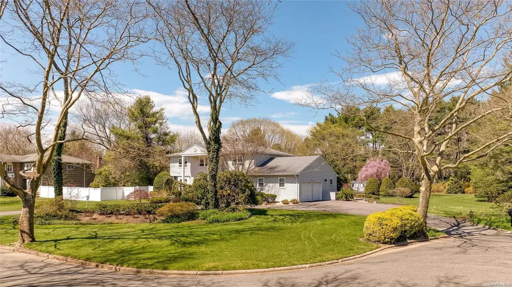 3 Split Rail Court Dix Hills NY 11746
