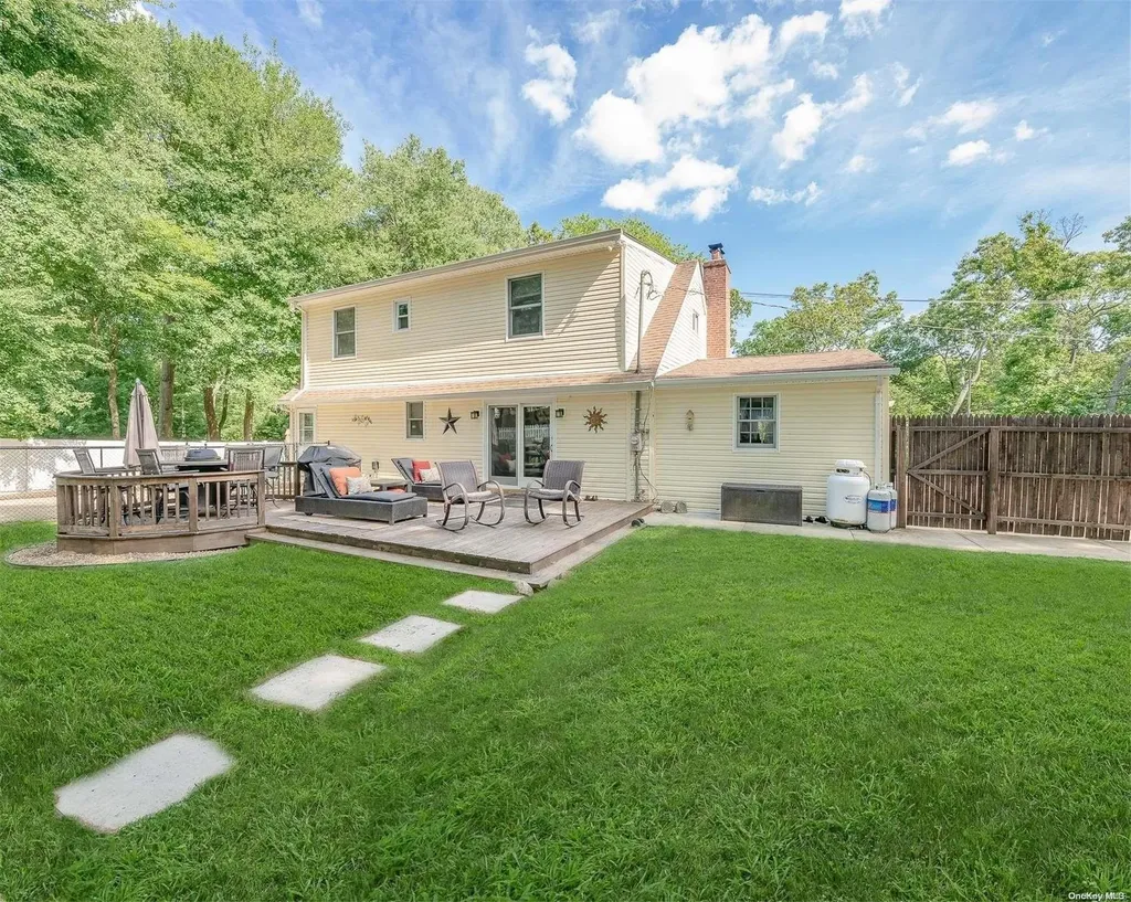 45 Croft Lane Smithtown NY 11787