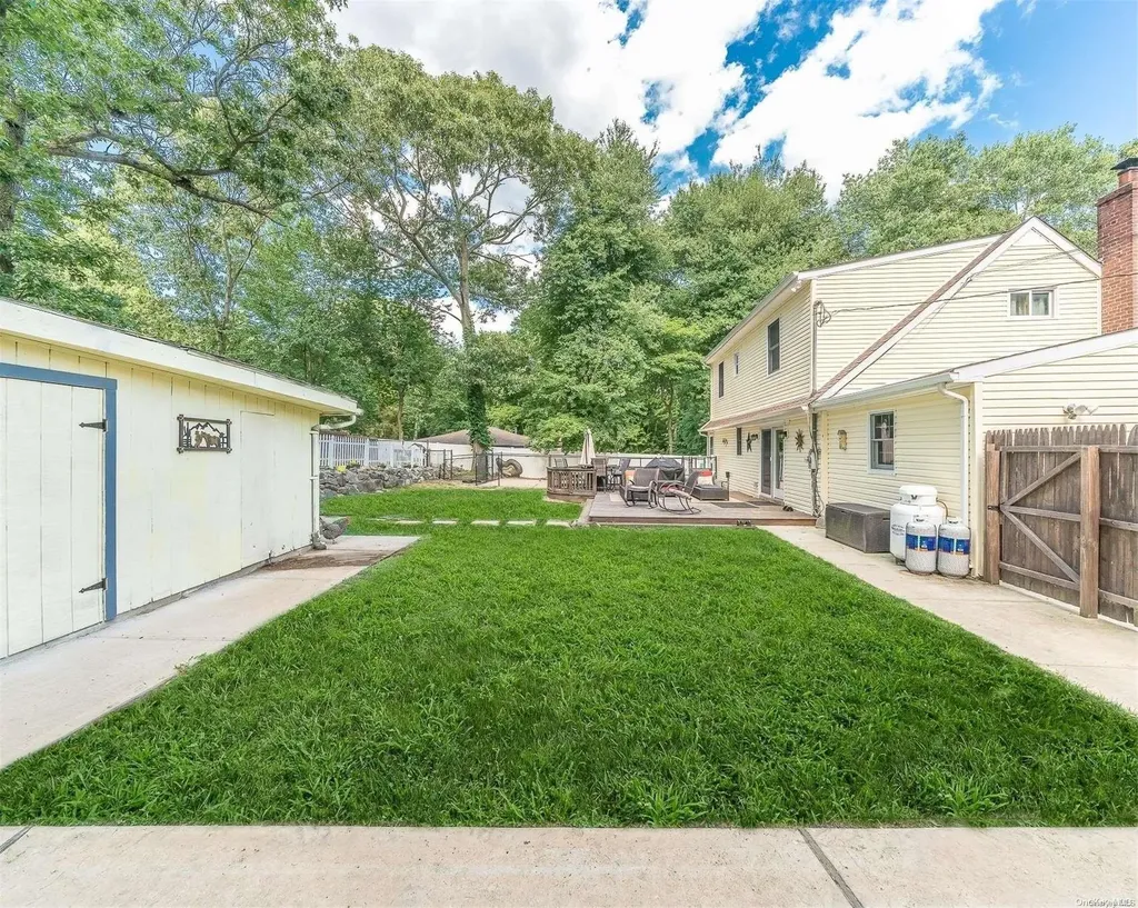 45 Croft Lane Smithtown NY 11787