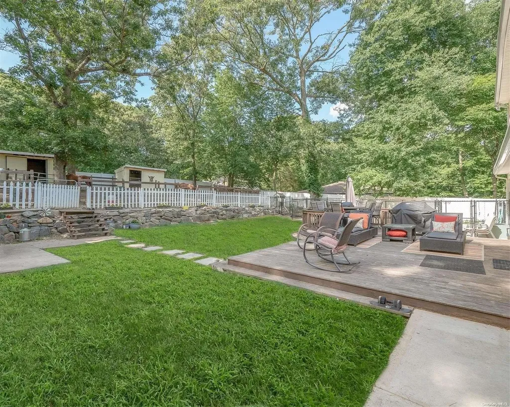 45 Croft Lane Smithtown NY 11787