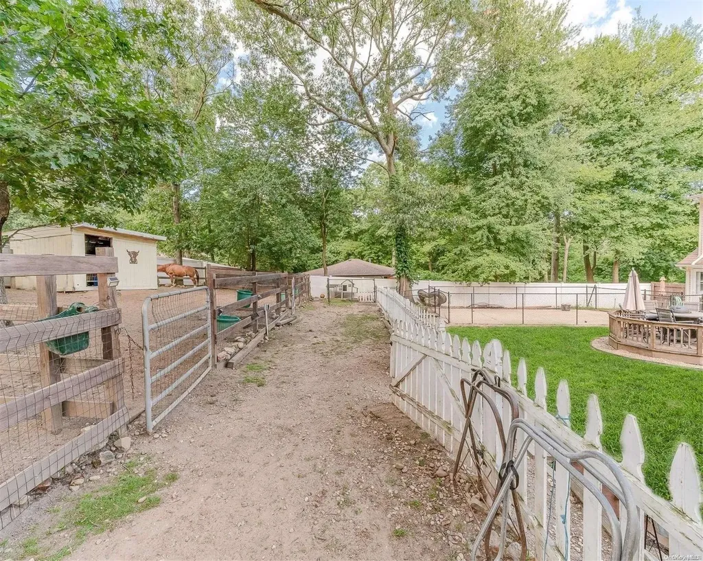 45 Croft Lane Smithtown NY 11787