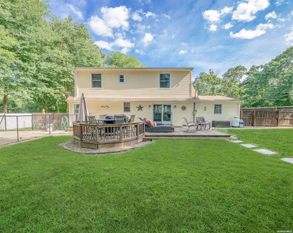 45 Croft Lane Smithtown NY 11787