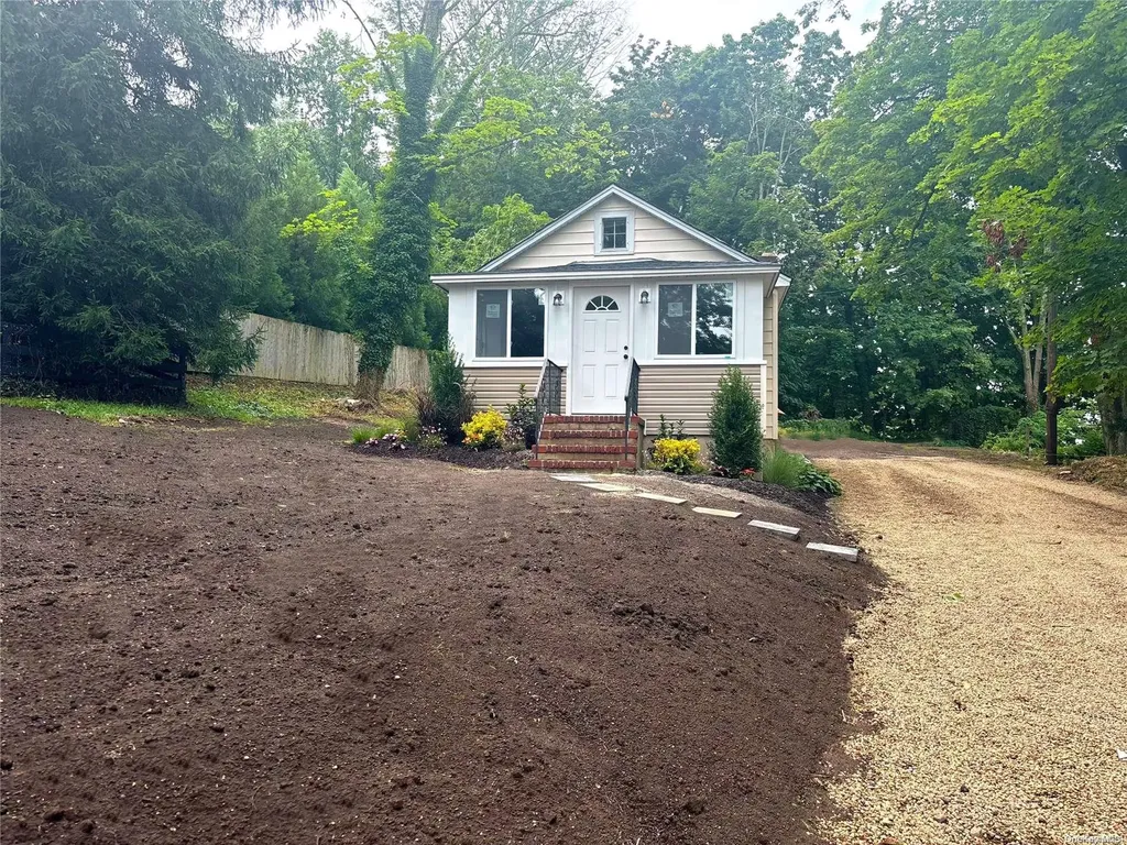 8 Poplar Place Cold Spring Harbor NY 11724