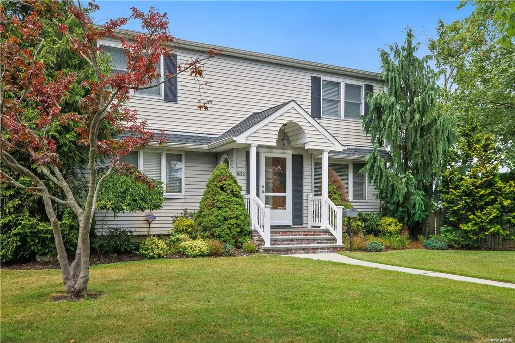 1090 Michael Place Seaford NY 11783