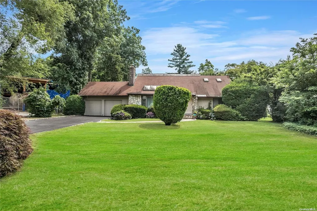 51 Crescent Drive Albertson NY 11507