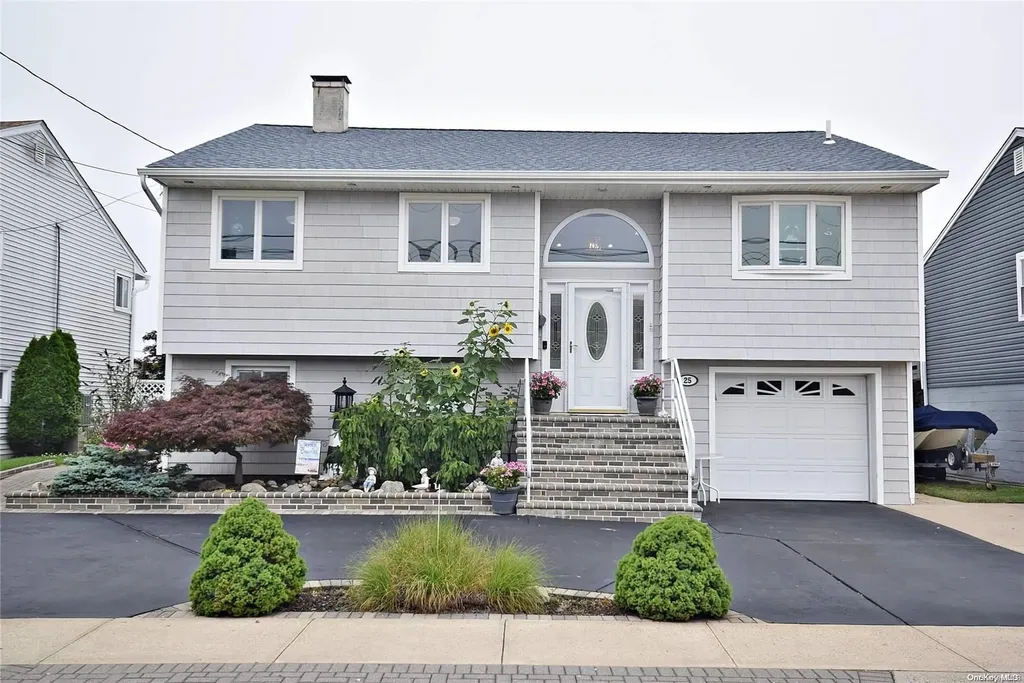 25 E 1st Street Freeport NY 11520