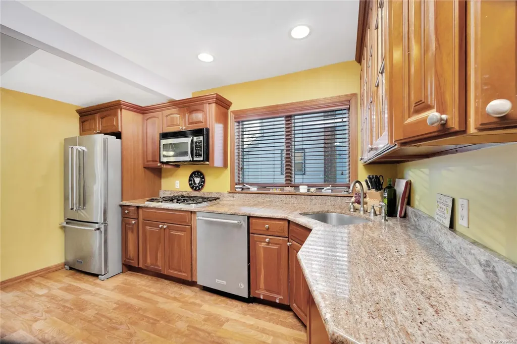 60 Jarvis Place Lynbrook NY 11563