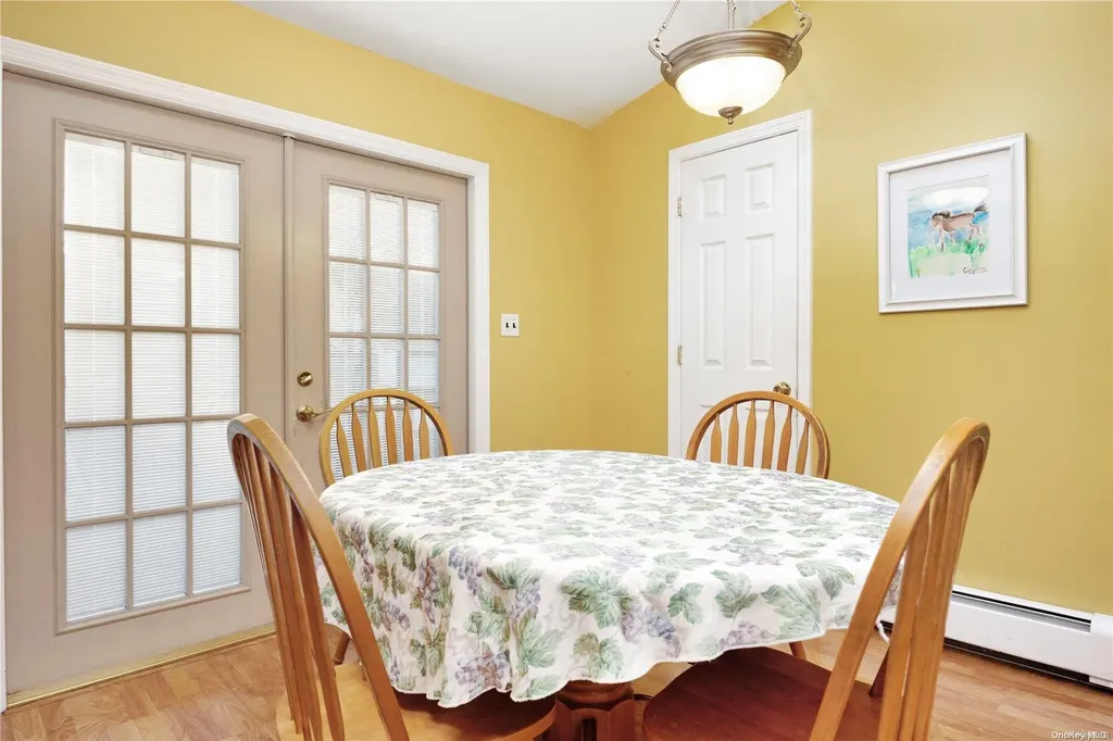 60 Jarvis Place Lynbrook NY 11563