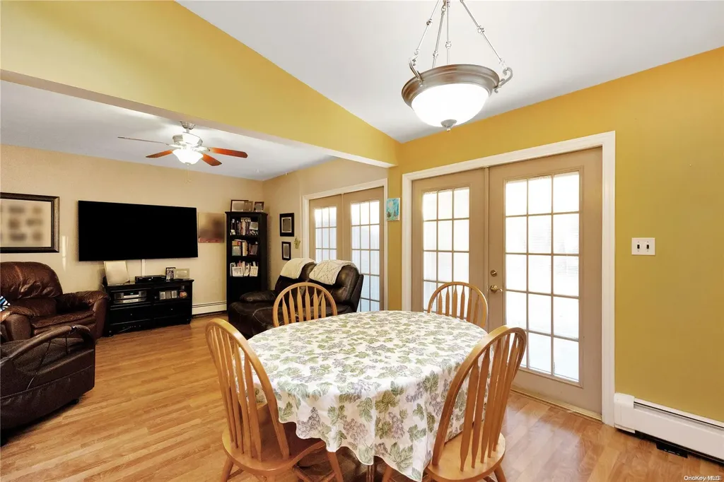 60 Jarvis Place Lynbrook NY 11563