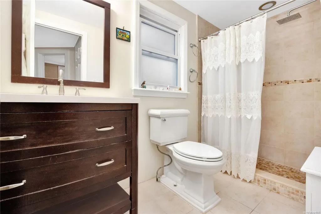 60 Jarvis Place Lynbrook NY 11563