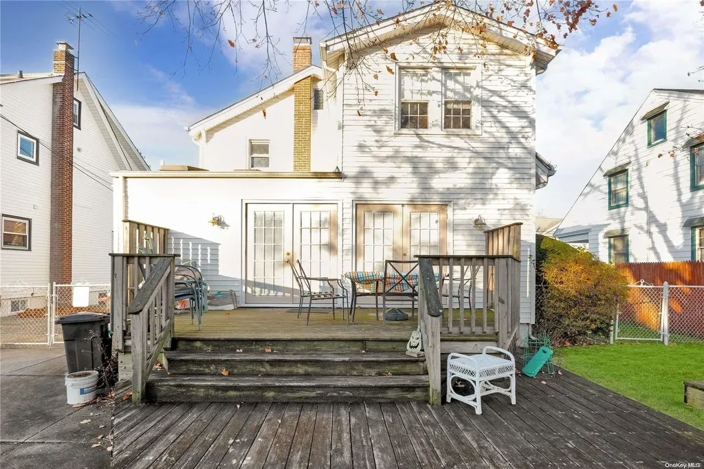 60 Jarvis Place Lynbrook NY 11563