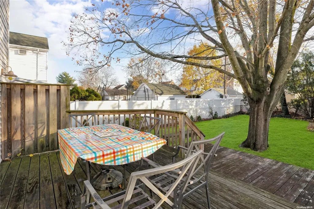 60 Jarvis Place Lynbrook NY 11563