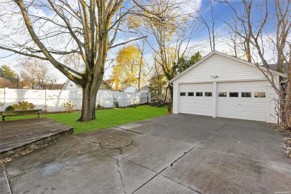 60 Jarvis Place Lynbrook NY 11563