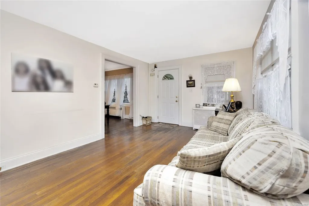60 Jarvis Place Lynbrook NY 11563