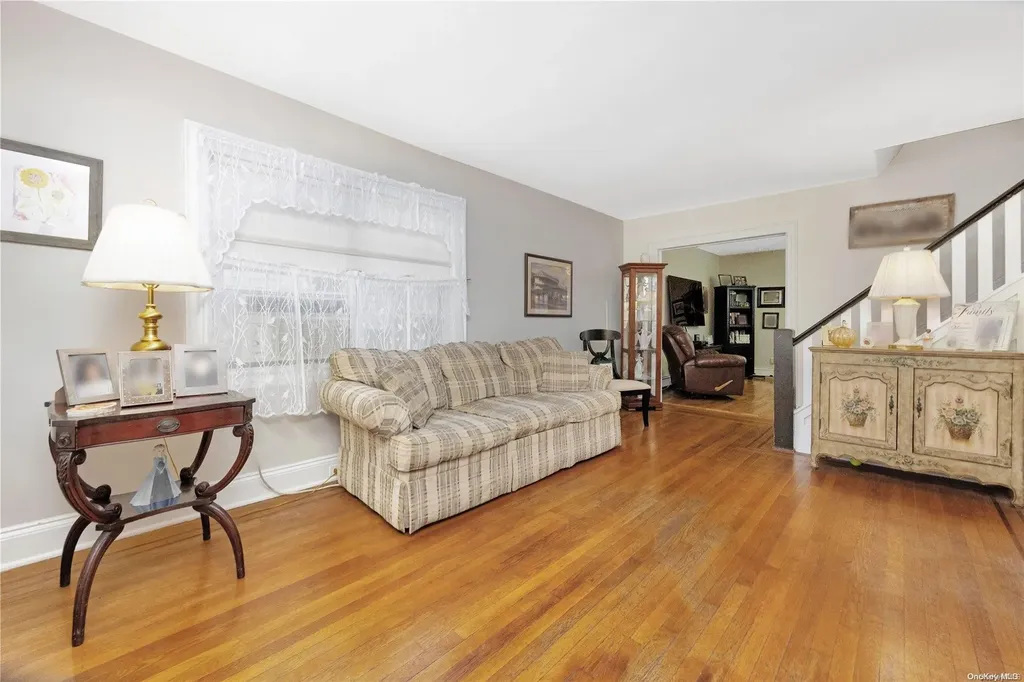 60 Jarvis Place Lynbrook NY 11563