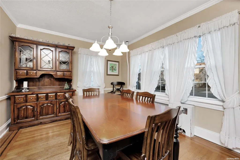 60 Jarvis Place Lynbrook NY 11563