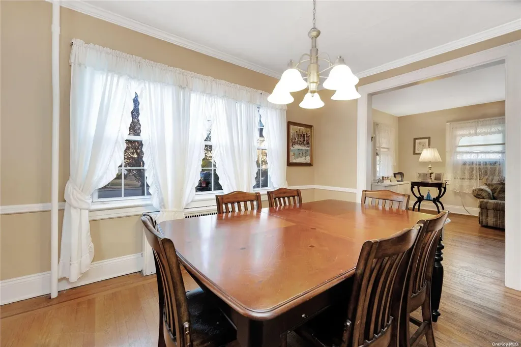 60 Jarvis Place Lynbrook NY 11563
