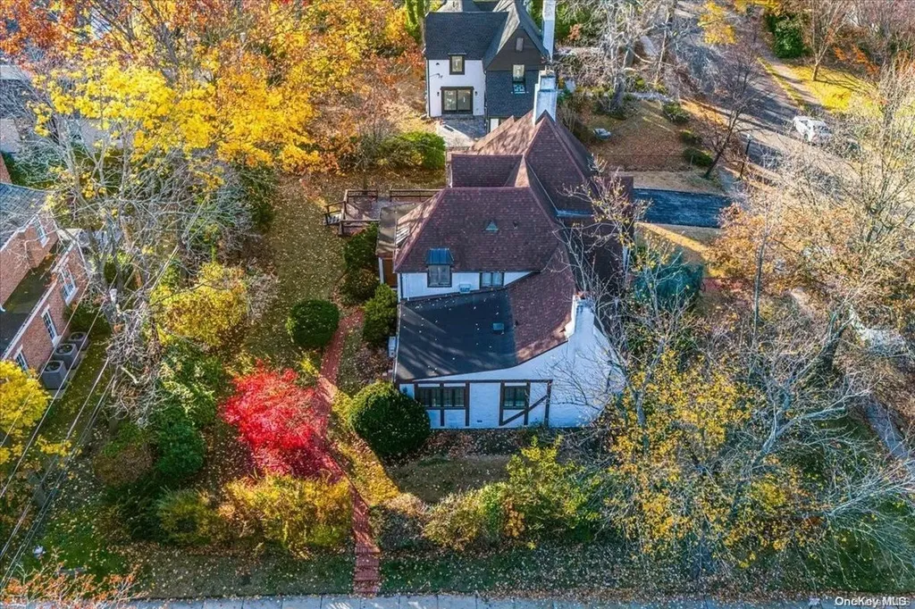44 Arleigh Road Great Neck NY 11021