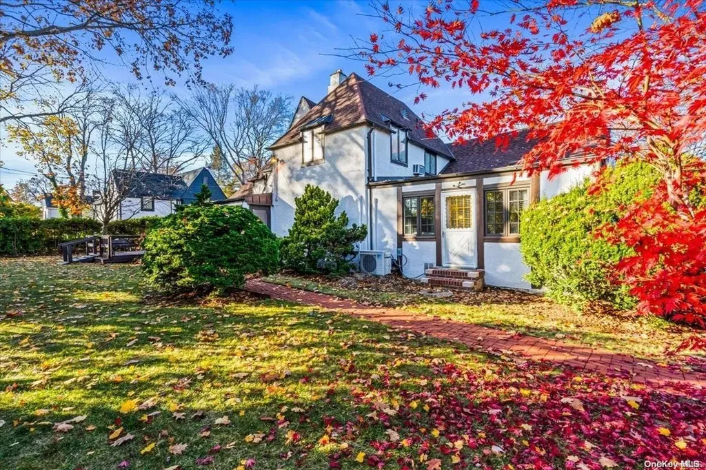 44 Arleigh Road Great Neck NY 11021