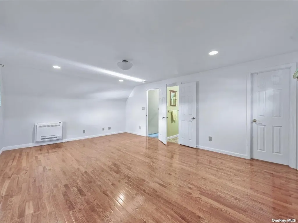 706 6th Avenue New Hyde Park NY 11040