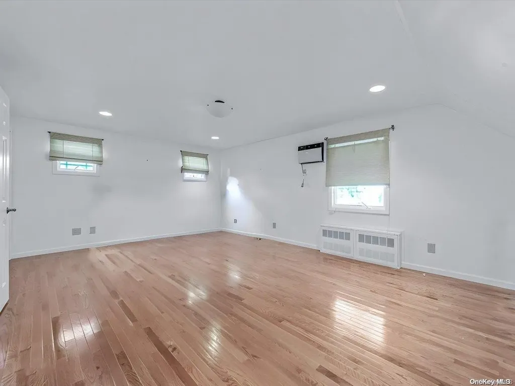 706 6th Avenue New Hyde Park NY 11040