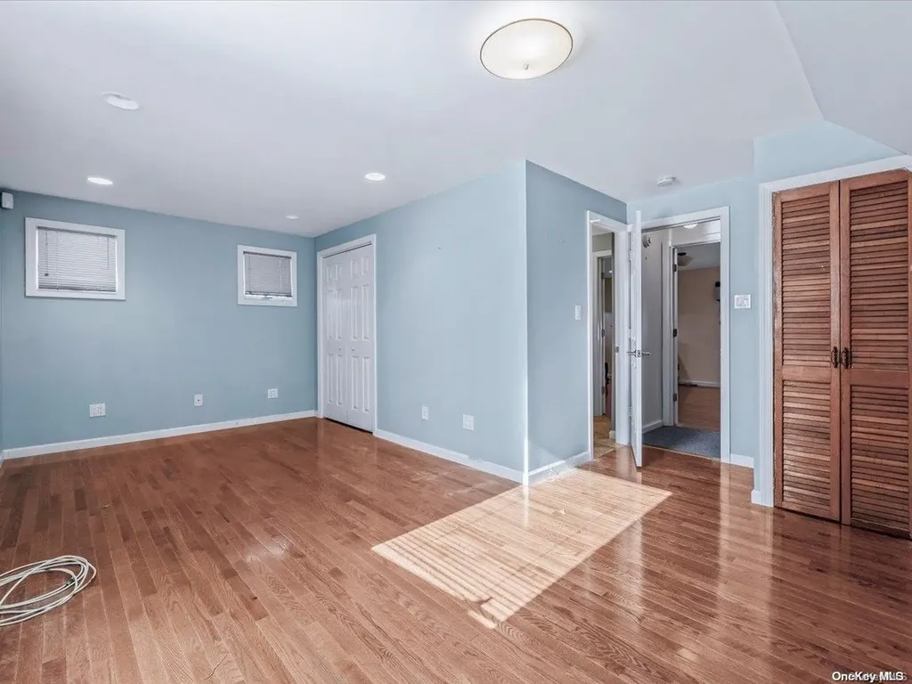 706 6th Avenue New Hyde Park NY 11040