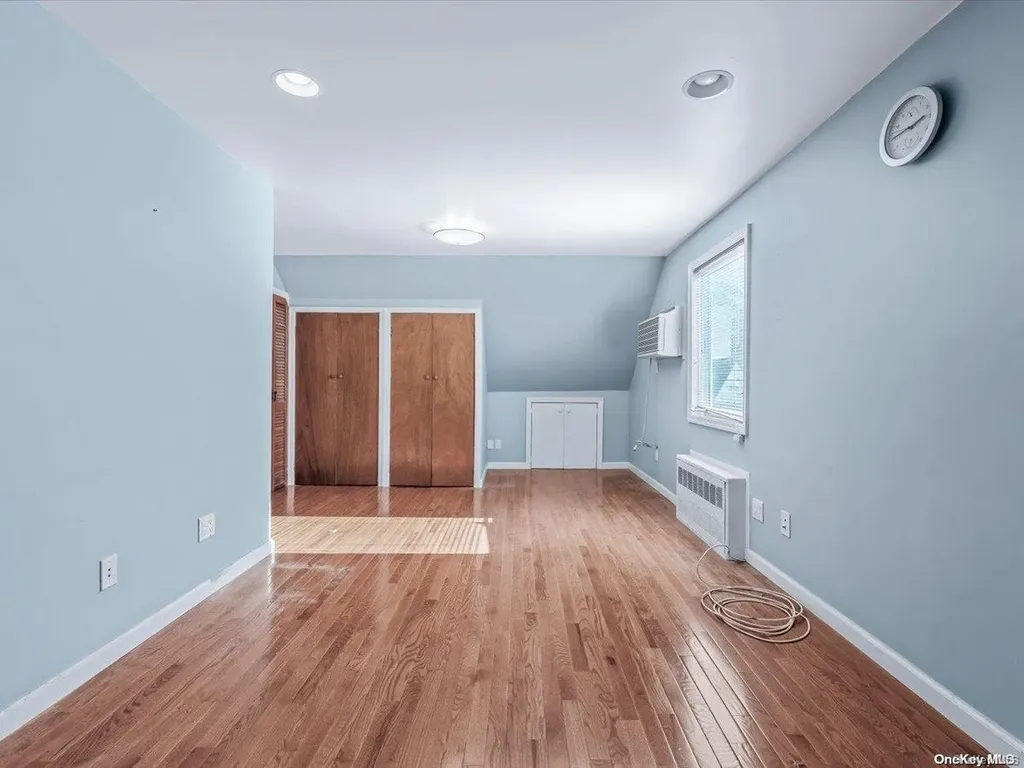 706 6th Avenue New Hyde Park NY 11040