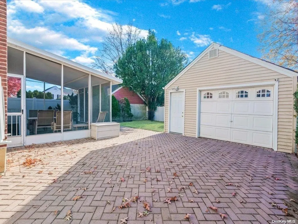 706 6th Avenue New Hyde Park NY 11040