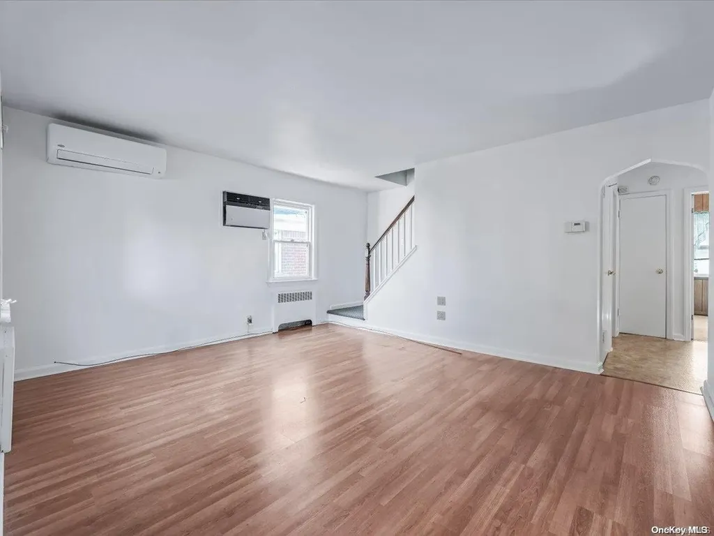706 6th Avenue New Hyde Park NY 11040