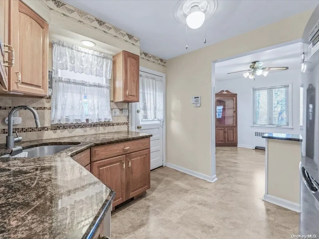 706 6th Avenue New Hyde Park NY 11040