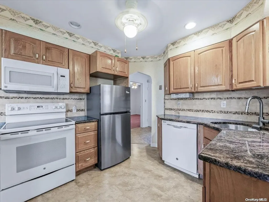 706 6th Avenue New Hyde Park NY 11040
