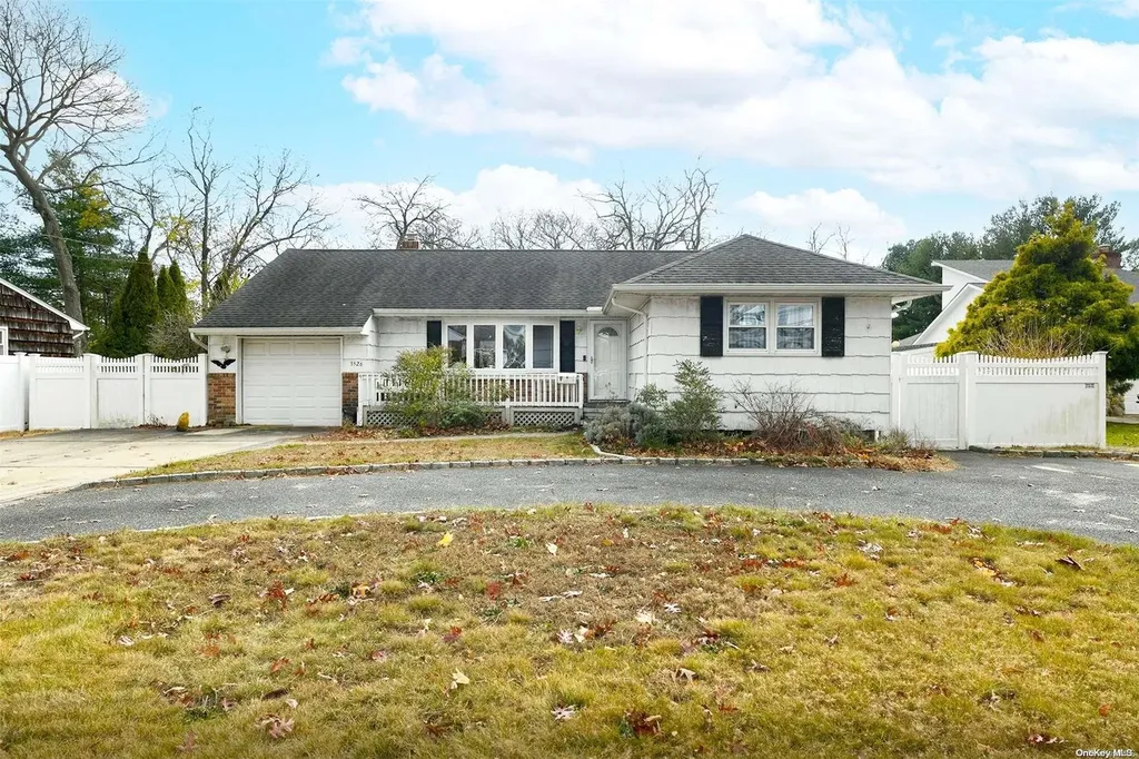 3526 Union Boulevard East Islip NY 11730