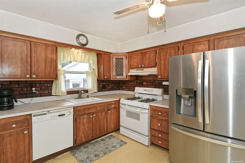 3526 Union Boulevard East Islip NY 11730