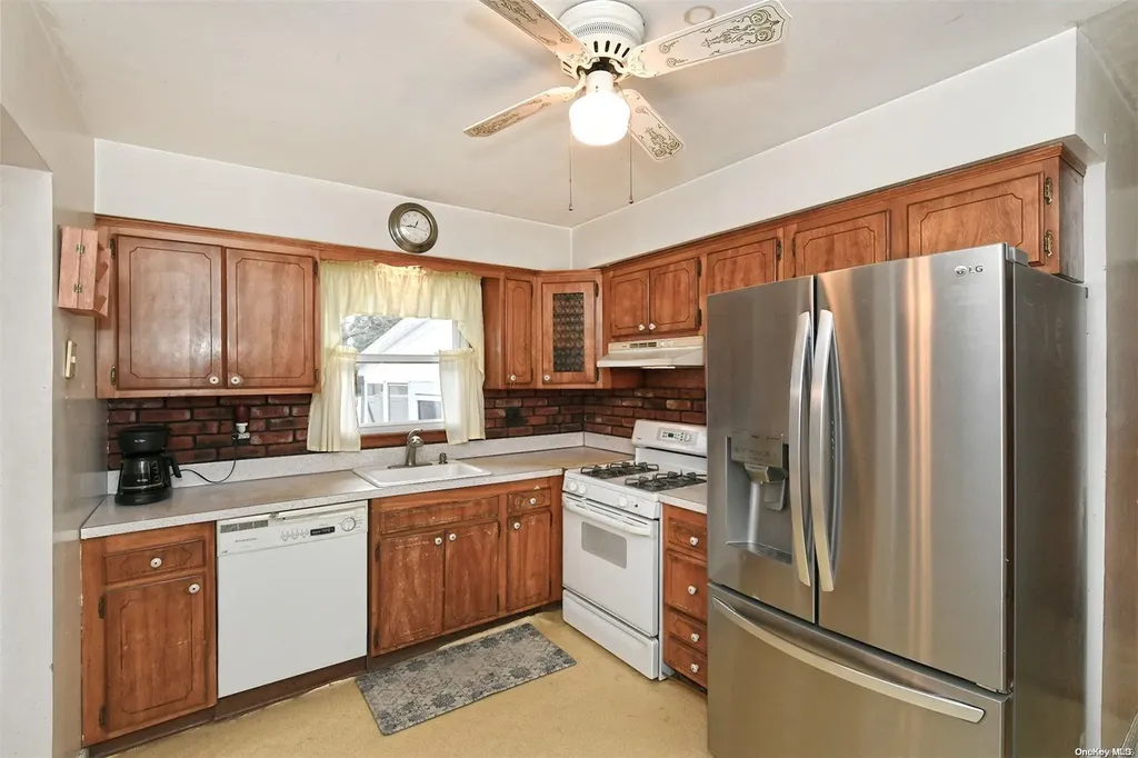 3526 Union Boulevard East Islip NY 11730