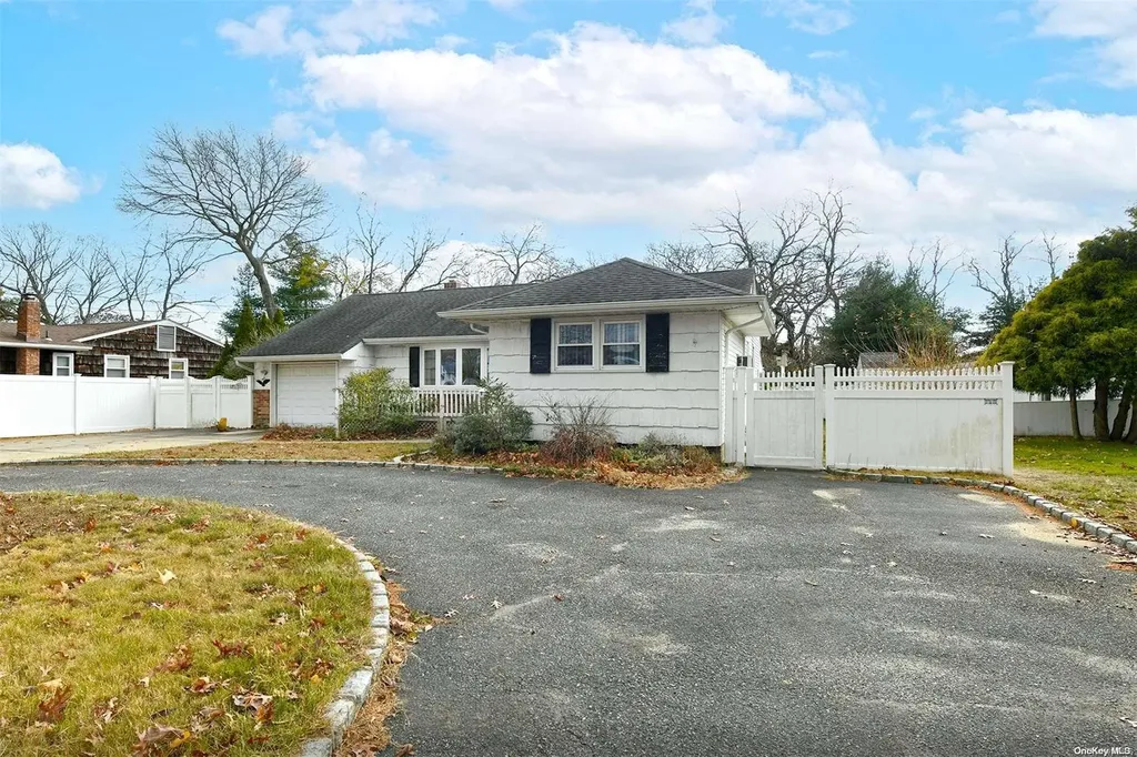 3526 Union Boulevard East Islip NY 11730