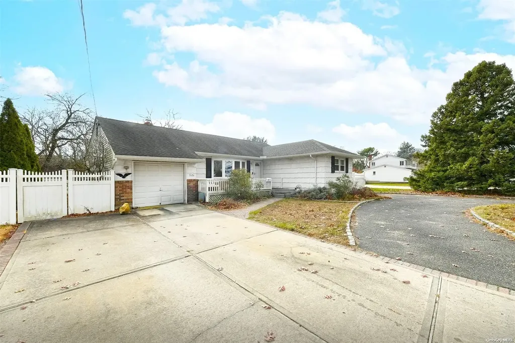 3526 Union Boulevard East Islip NY 11730