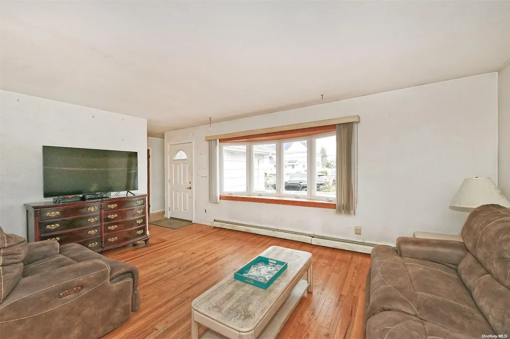 3526 Union Boulevard East Islip NY 11730