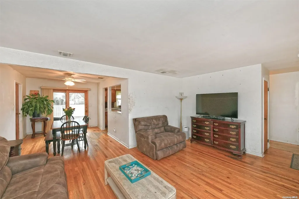 3526 Union Boulevard East Islip NY 11730