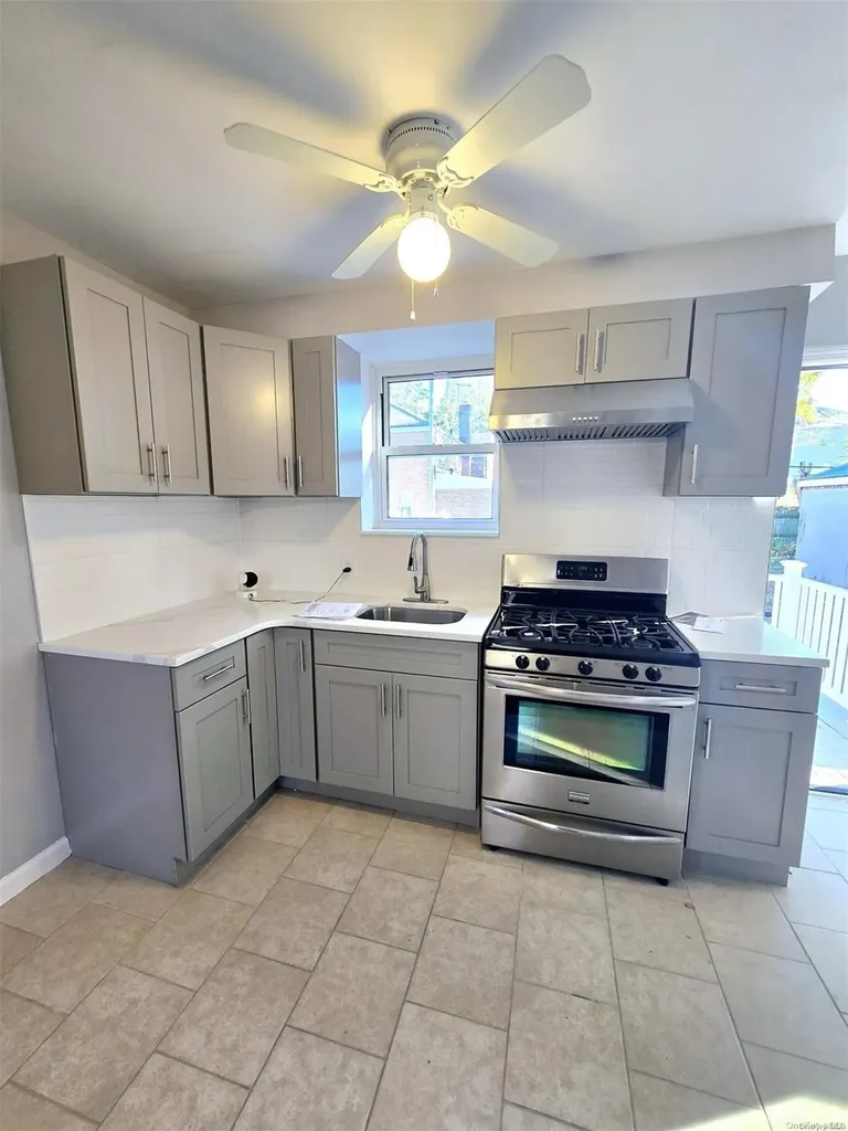 190 Vandervilt Avenue Staten Island NY 10304